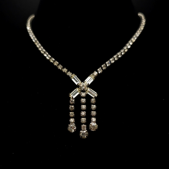 Jewelry - Vintage rhinestone choker necklace.